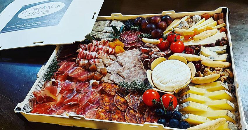 El Corral de Llers a casa: caixes a mida dels millors embotits i formatges per degustar Corral de Llers