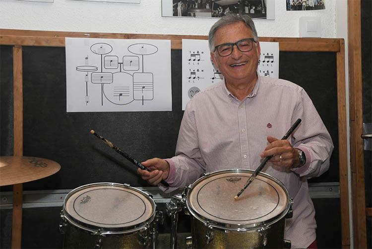 Ismael Suñé: “Tots els nens haurien de rebre formació musical, perquè els fa més receptius, aprenen a escoltar i els educa l’oïda” Ismael Suñé Director de l’Escola de Música del Casino Menestral