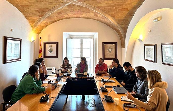 Cadaqués aprova dues ordenances pioneres al municipi amb l’objectiu de reaprofitar al màxim l’energia solar i l’aigua de la pluja Cadaqués aprova dues ordenances pioneres al municipi amb l'objectiu de reaprofitar al màxim l'energia solar i l'aigua de la pluja
