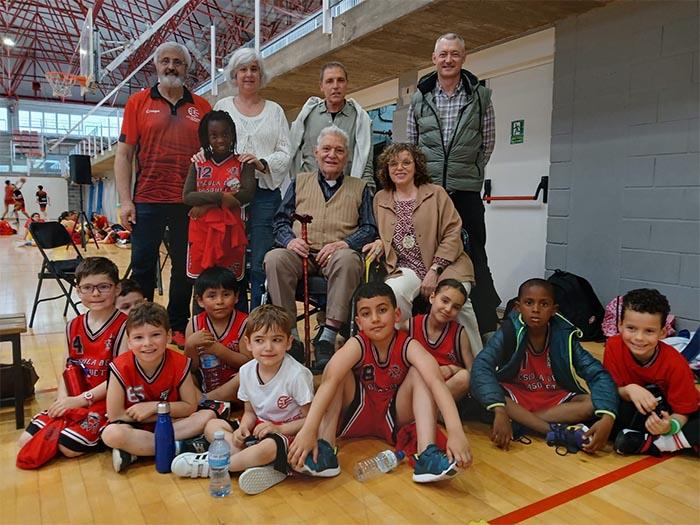 El Club Bàsquet Escolàpies homenatja Roser Llop en el IV Memorial, dins dels actes de la Santa Creu El Club Bàsquet Escolàpies homenatja Roser Llop en el IV Memorial, dins dels actes de la Santa Creu