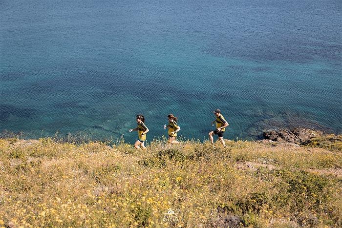 Una dotzena d’equips participen a la 4a Oncotriatló de Llançà, que estrena nou format Oncotriatló