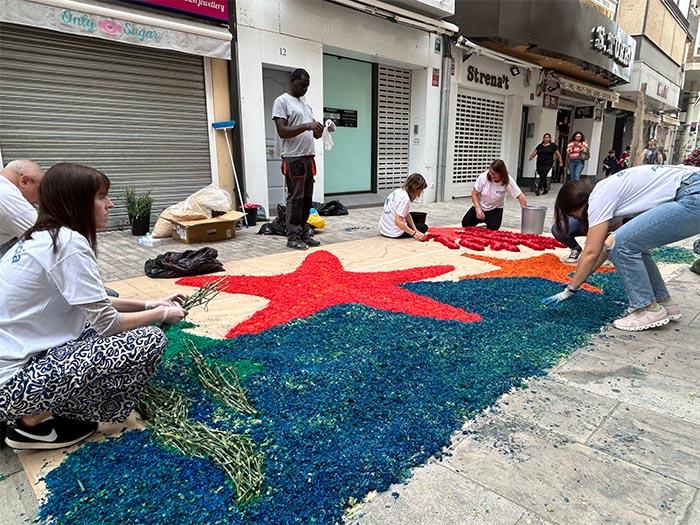 Roses es torna a omplir de color i diversió amb una nova edició de la Fira de la Rosa Roses es torna a omplir de color i diversió amb una nova edició de la Fira de la Rosa