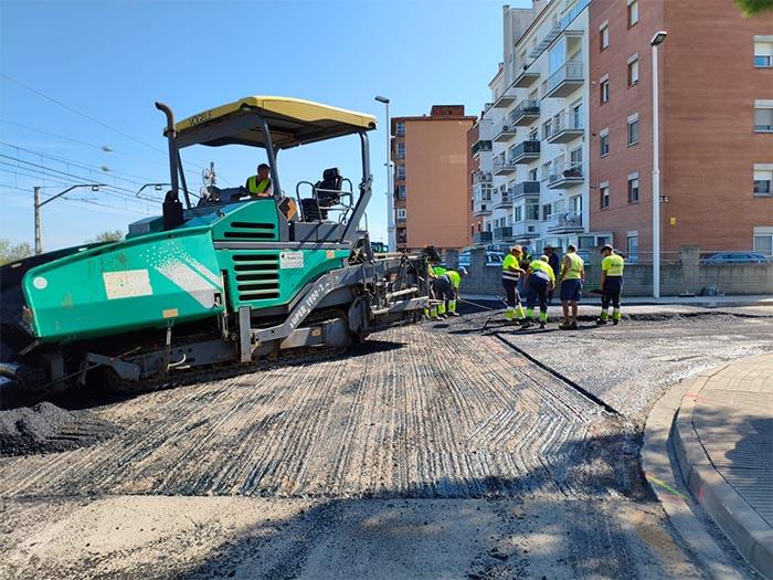 Figueres afronta la recta final de la segona fase del Pla Fem Figueres d’asfaltatge i millora de voreres Figueres afronta la recta final de la segona fase del Pla Fem Figueres d’asfaltatge i millora de voreres