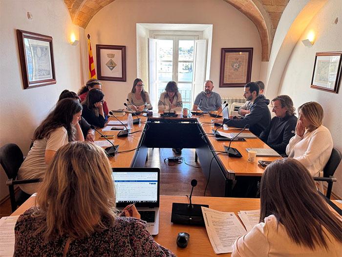 L’Ajuntament de Cadaqués aprova un pressupost municipal per al 2026 de 14.900.621 euros amb l’objectiu d’augmentar els ingressos i destinar-ne la major part a nombroses inversions L'Ajuntament de Cadaqués aprova un pressupost municipal per al 2026 de 14.900.621 euros amb l'objectiu d'augmentar els ingressos i destinar-ne la major part a nombroses inversions