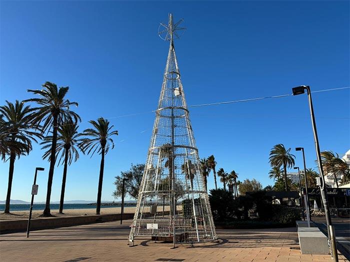 El 28 de novembre Roses posa llum al Nadal amb una decoració plena de sorpreses El 28 de novembre Roses posa llum al Nadal amb una decoració plena de sorpreses
