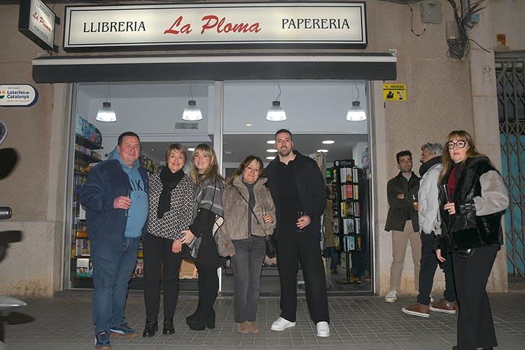 Inauguració de la nova llibreria la Ploma de Figueres, amb l’alcalde, Jordi Masquef, regidors, i amics-clients