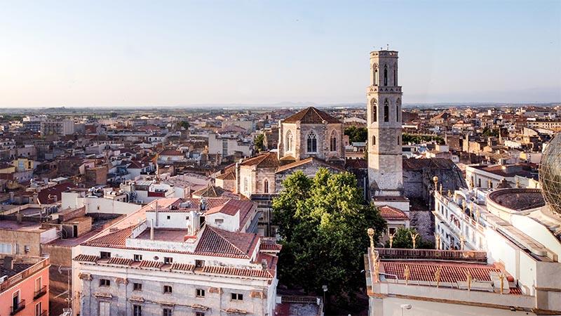 Figueres arriba als 50.000 habitants amb prudència davant el repte que suposa assumir aquest creixement demogràfic Figueres arriba als 50.000 habitants amb prudència davant el repte que suposa assumir aquest creixement demogràfic