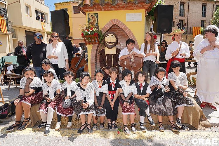 Cabanes manté viva la tradició amb la sembra de pinyons per Sant Isidre sembra de pinyons per Sant Isidre