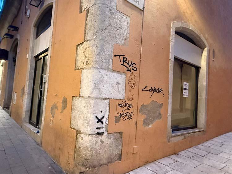 L’Ajuntament de Figueres augmenta a fins a 800.000 euros les ajudes per a restaurar façanes, netejar grafits i millorar l’accessibilitat d’edificis L’Ajuntament de Figueres augmenta a fins a 800.000 euros les ajudes per a restaurar façanes, netejar grafits i millorar l’accessibilitat d’edificis