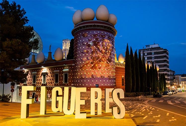 Figueres amplia a tot l’any les projeccions d’obres dalinianes en façanes d’espais de la ciutat Figueres amplia a tot l’any les projeccions d’obres dalinianes en façanes d’espais de la ciutat