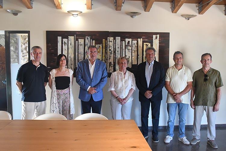 Vila-sacra inaugura l’obra de millora de l’entorn del palau de l’Abat Vila-sacra inaugura l'obra de millora de l'entorn del palau de l'Abat