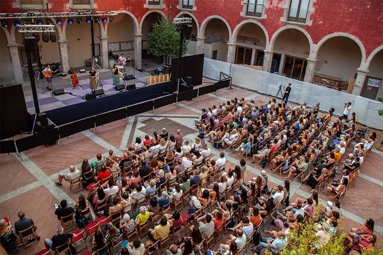 El Festival Istiu tanca la sisena edició amb més d’un 90% d’ocupació als concerts de pagament El Festival Istiu tanca la sisena edició amb més d'un 90% d'ocupació
