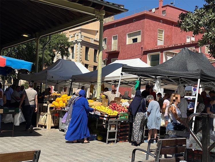 L’Ajuntament de Figueres expressa la seva indignació davant la resolució judicial que obliga a suspendre cautelarment l’expulsió d’una parada conflictiva del Mercat de la Fruita i la Verdura parada conflictiva del Mercat de la Fruita i la Verdura