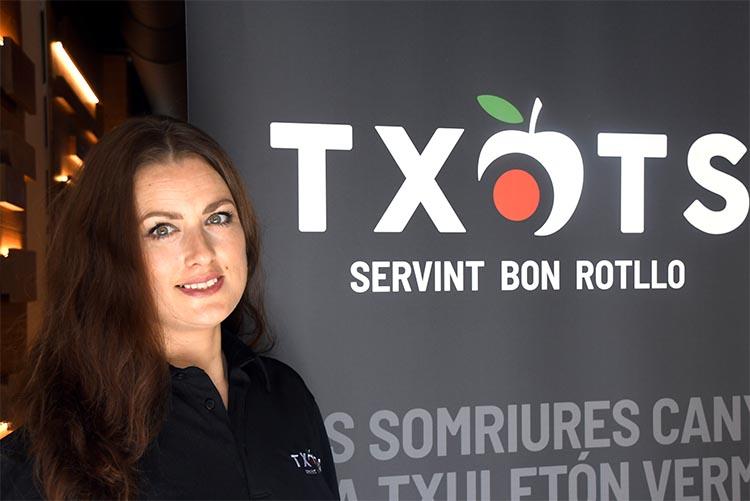 L’èxit del Txots consisteix en productes de qualitat, bon menjar, cuina Non Stop, servei ràpid, bon rotllo i els detalls personalitzats Julia Orlowska, encarregada del Txots de Figueres