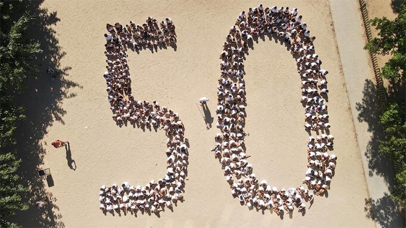 L’Escola Ruiz Amado reuneix tot l’alumnat per celebrar els seus 50 anys L’Escola Ruiz Amado reuneix tot l’alumnat per celebrar els seus 50 anys