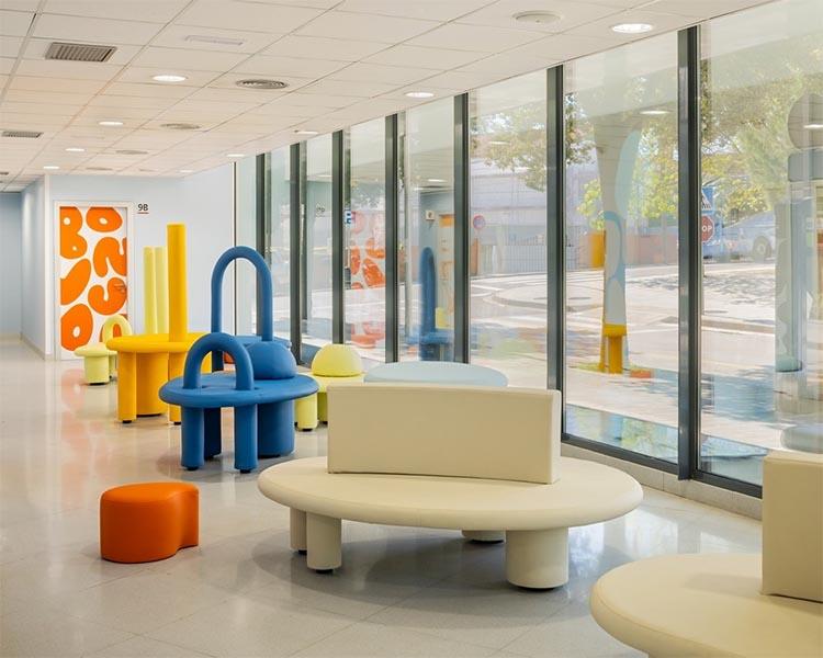 L’Hospital de Figueres estrena una nova sala d’espera de Pediatria inspirada en l’univers de Dalí L’Hospital de Figueres estrena una nova sala d’espera de Pediatria inspirada en l’univers de Dalí