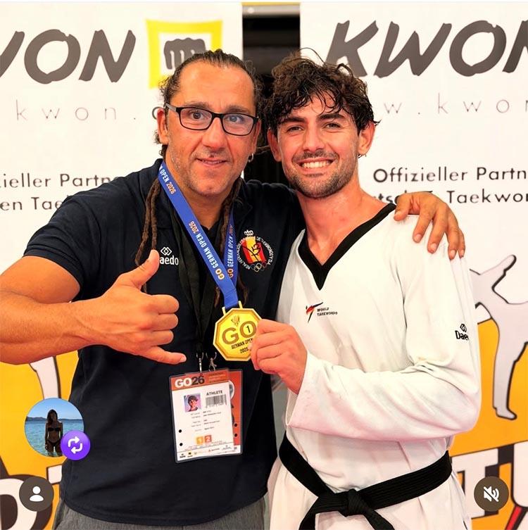 Joan Jorquera guanya al German Open International de taekwondo FOTO: Joan Jorquera i Toni Toledo el seu coach