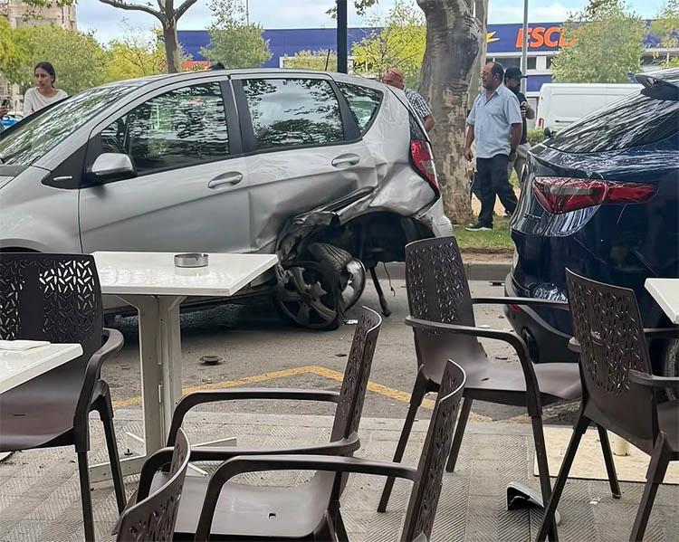 Un conductor begut i drogat provoca un accident a la Rambla Nova i acaba detingut Un conductor begut i drogat provoca un accident a la Rambla Nova i acaba detingut