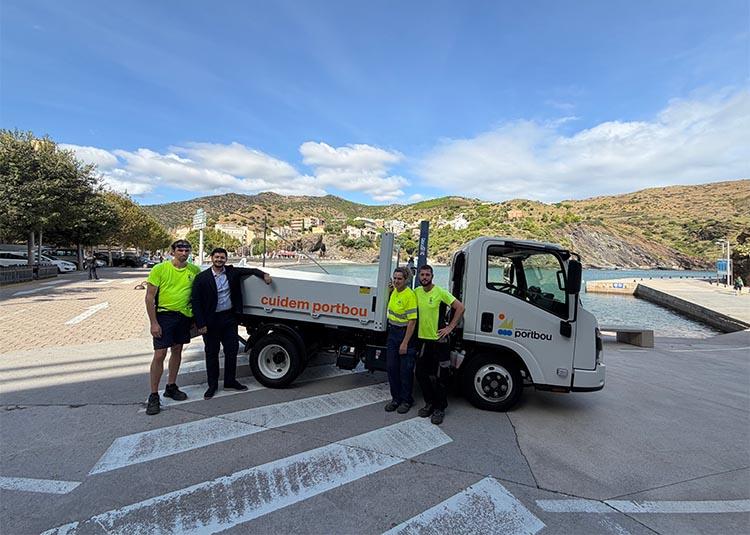 L’Ajuntament de Portbou estrena nou camió per la brigada d’obres i serveis L’Ajuntament de Portbou estrena nou camió per la brigada d’obres i serveis