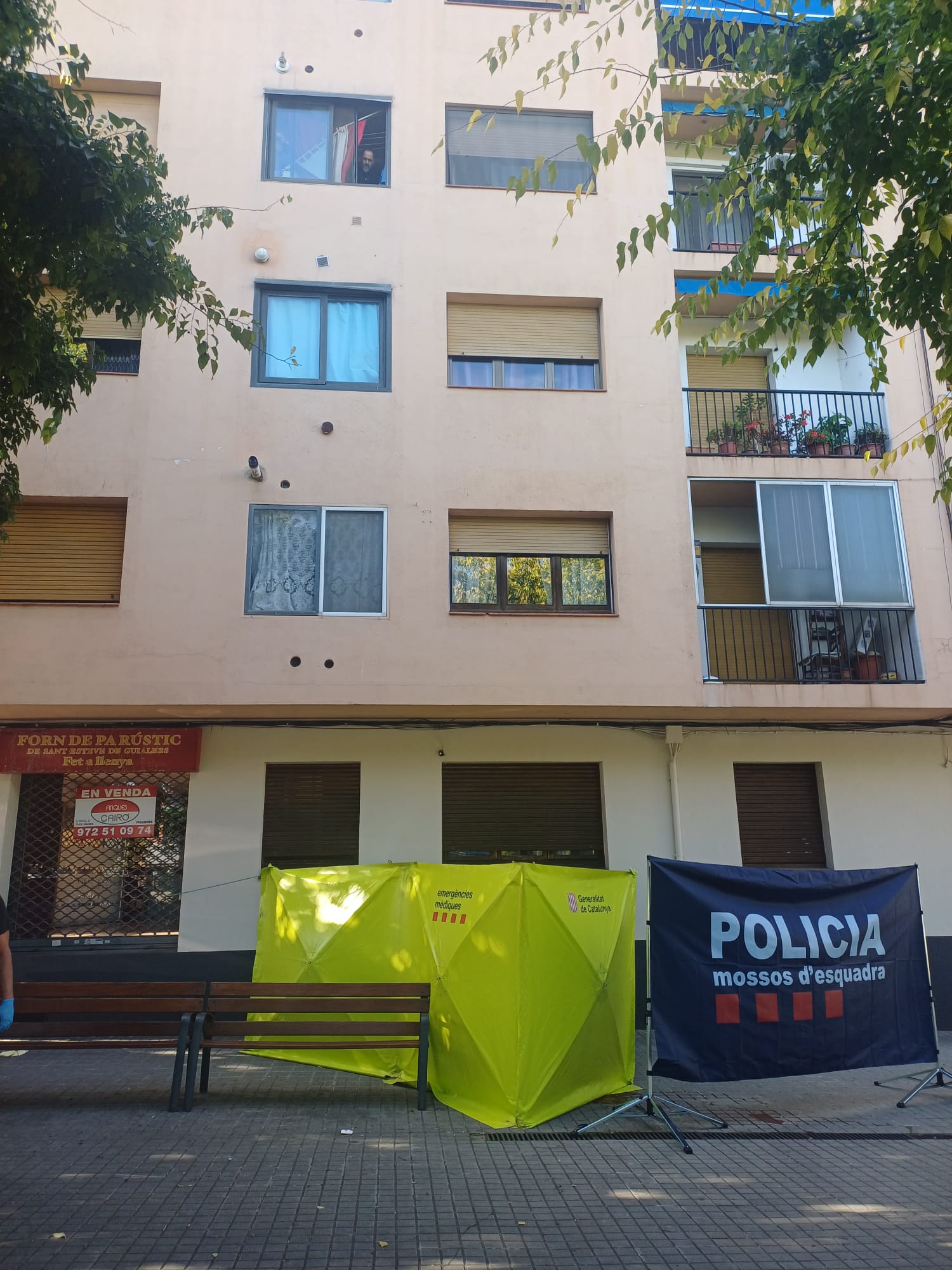 Els serveis d’emergència intervenen en un incident al barri de l’Eixample de Figueres Els serveis d’emergència intervenen en un incident al barri de l’Eixample de Figueres